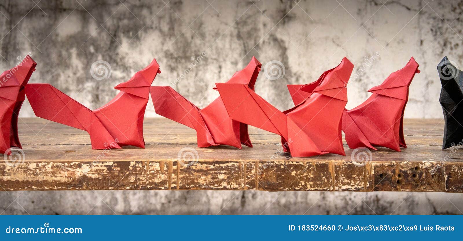 diferencia Confidencial Subir Origami De Ori Significa Plegado Y Kami Significa Papel Es El Arte Del  Plegado De Papel Foto de archivo - Imagen de primer, forma: 183524660