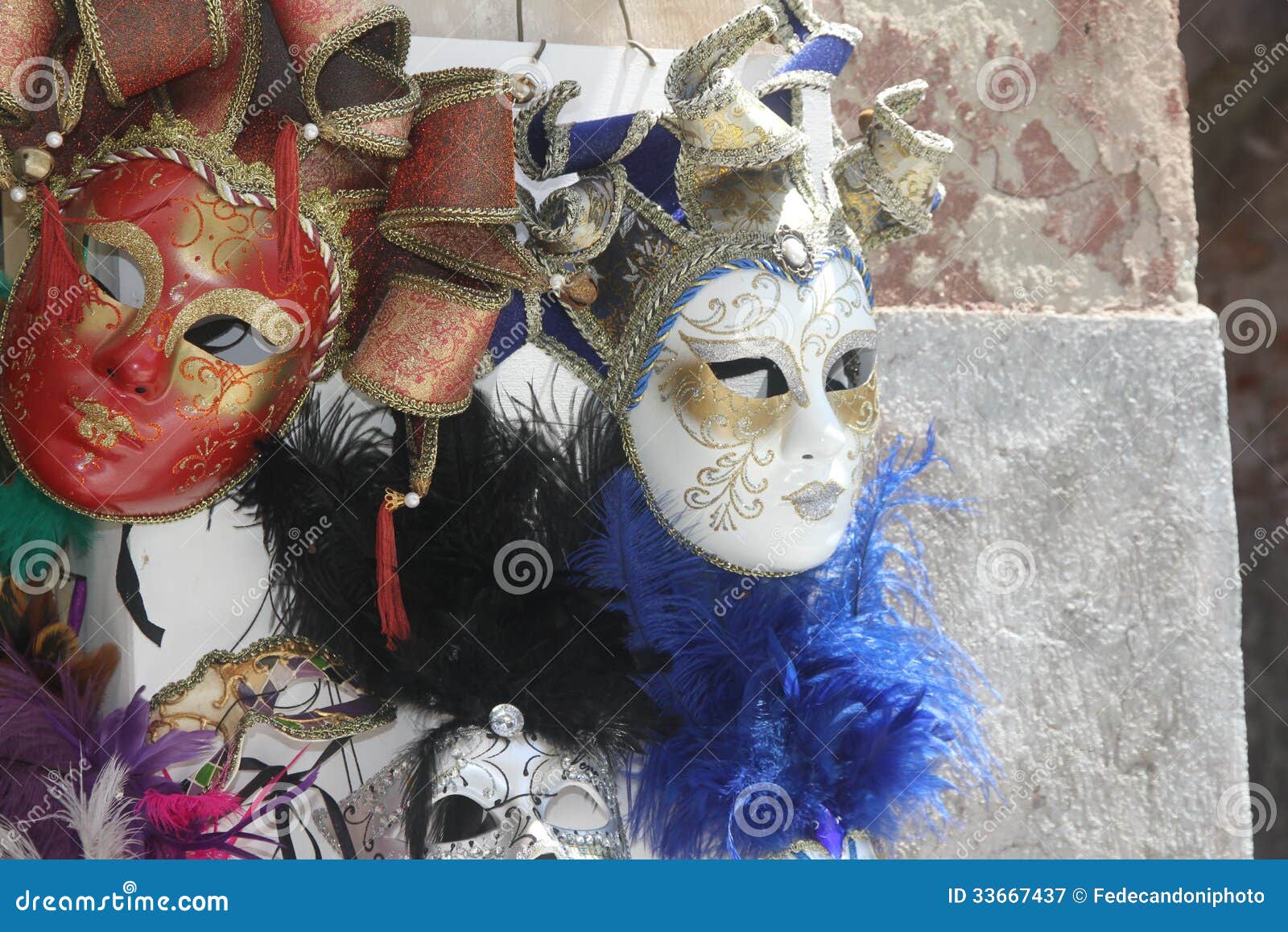 Milieuvriendelijk morgen Spektakel Originele Venetiaanse Maskers Met De Hand Gemaakt in Een Tribune in Piazza  San Marco Stock Afbeelding - Image of ambacht, herinnering: 33667437