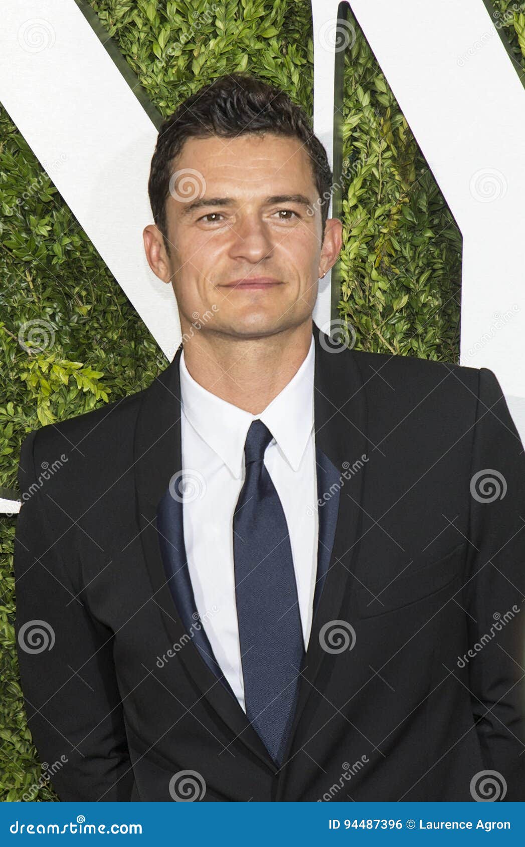 La película y el actor de etapa británicos Orlando Bloom llega en la alfombra roja 71.o Tony Awards anual detenido de radio teatro de variedades la ciudad en Nueva York el 11 de junio de 2017 El evento, celebrando excelencia en las producciones de teatro de Broadway, fue televisado por toda la nación en CBS