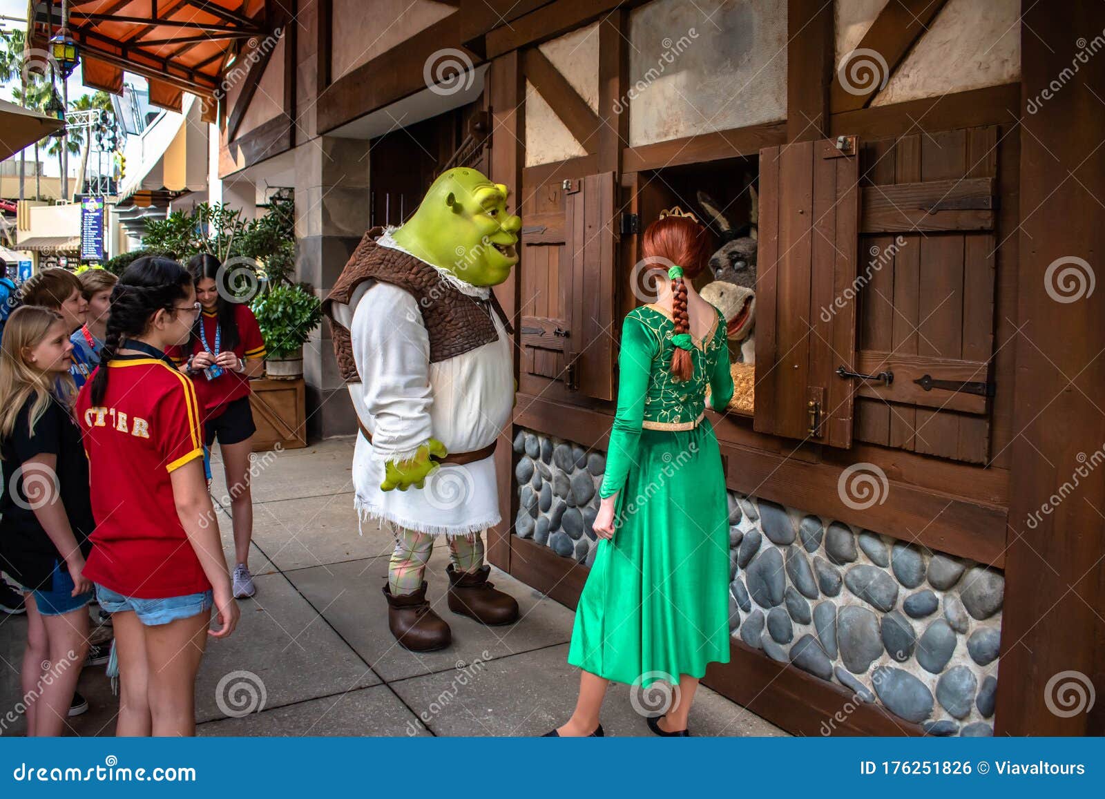 People Watch As Fiona Shrek And Donkey Talk At Universal Studios