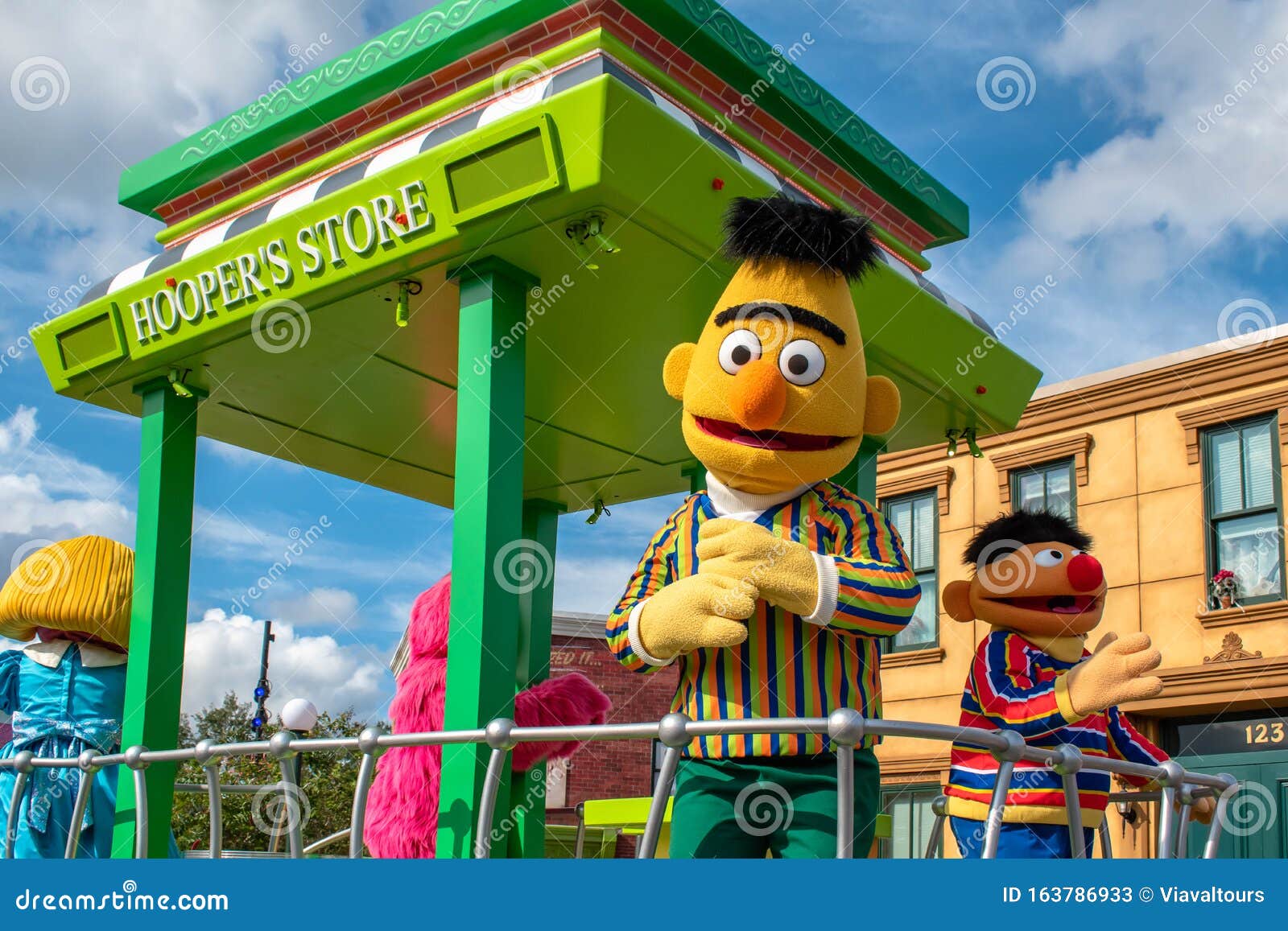 Bert and Ernie in Sesame Street Party Parade at Seaworld 4. Editorial ...