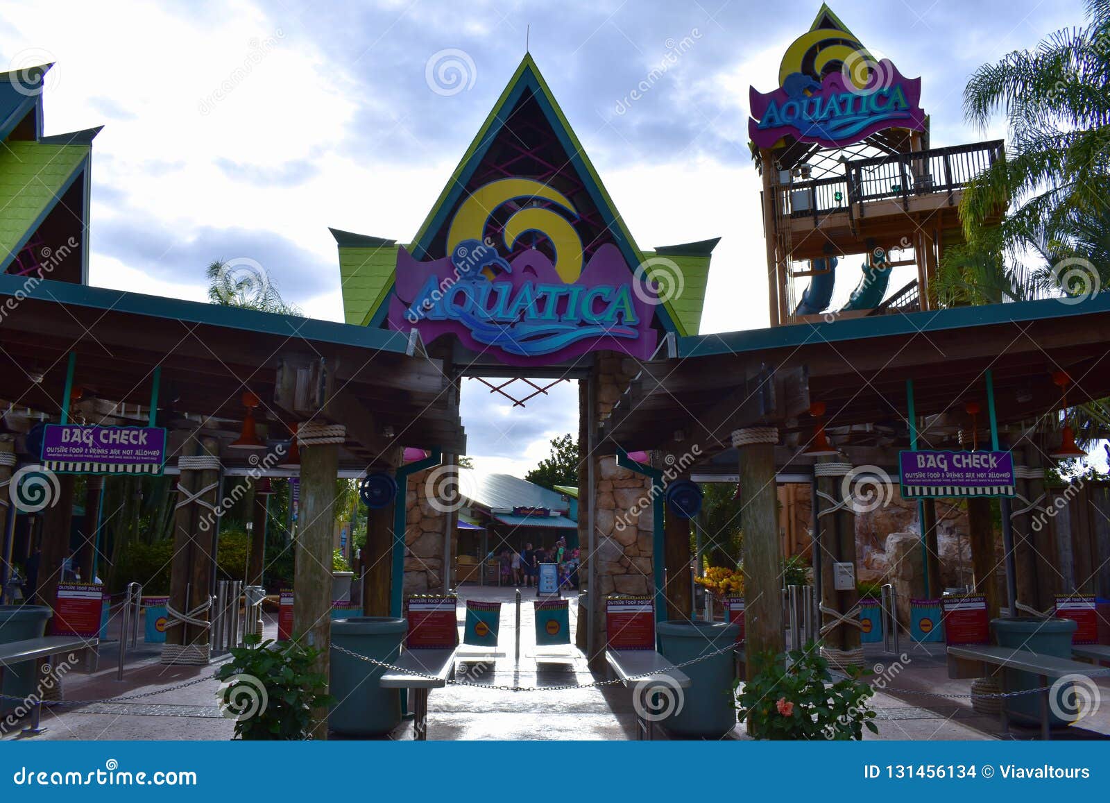Aquatica Main Entrance And Security Control In International Drive Area Editorial Stock Image Image Of Activities Drive