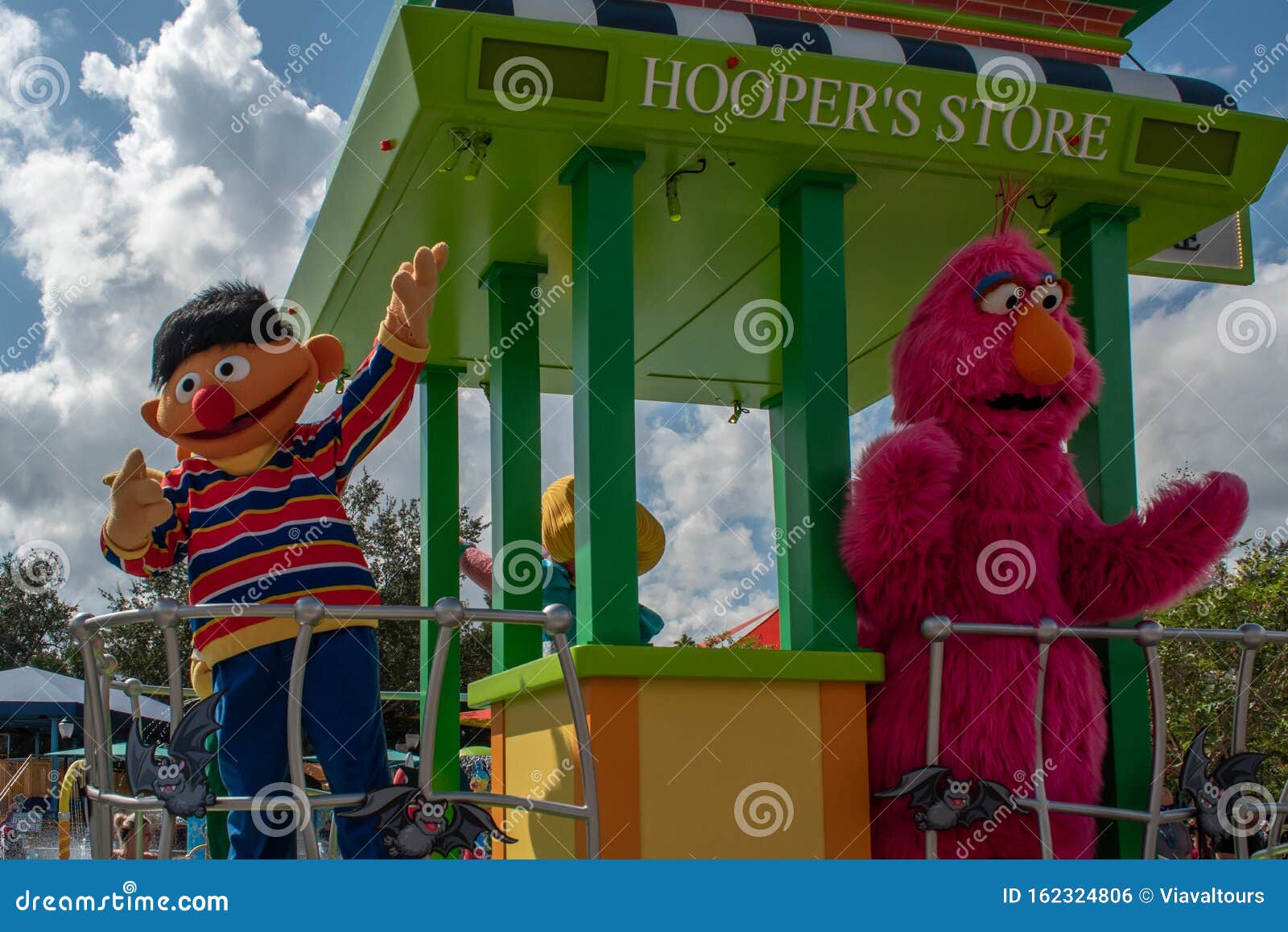 Ernie and Telly Monster in Sesame Street Party Parade at Seaworld 2 ...