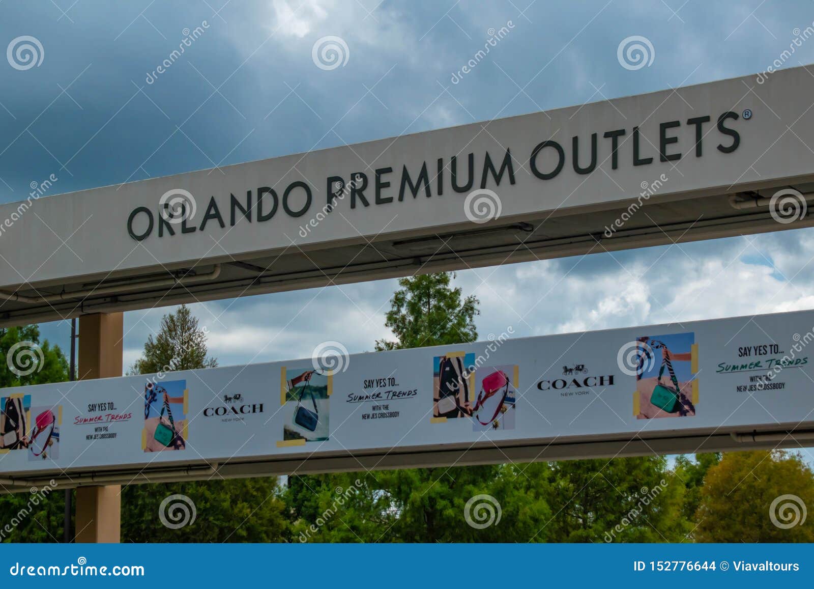 Shopping at the Orlando Vineland Premium Outlets in Orlando