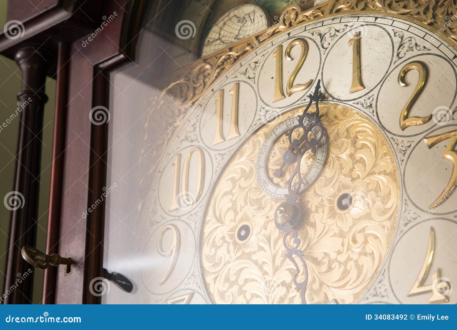 Orologio antico decorato fotografia stock immagine: 34083492 Orologio antico
