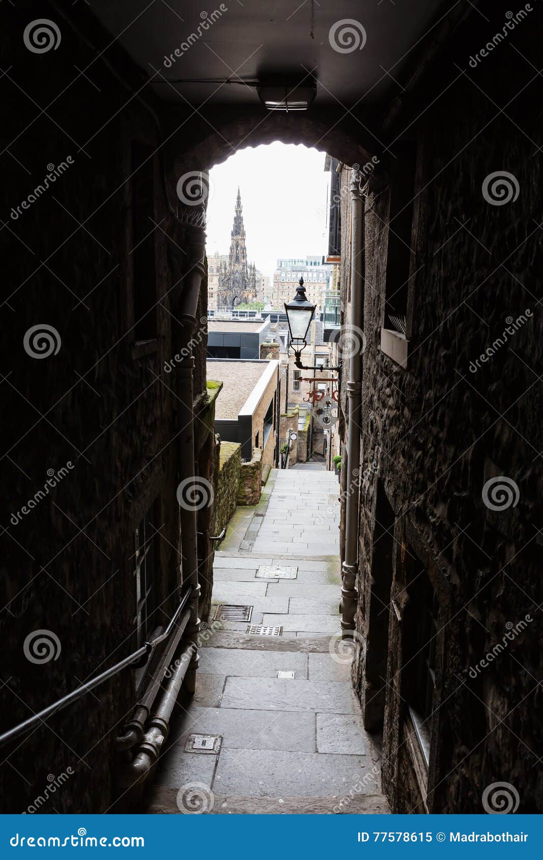 Os advogados fecham-se em Edimburgo, Escócia, um corredor estreito ligado à milha real
