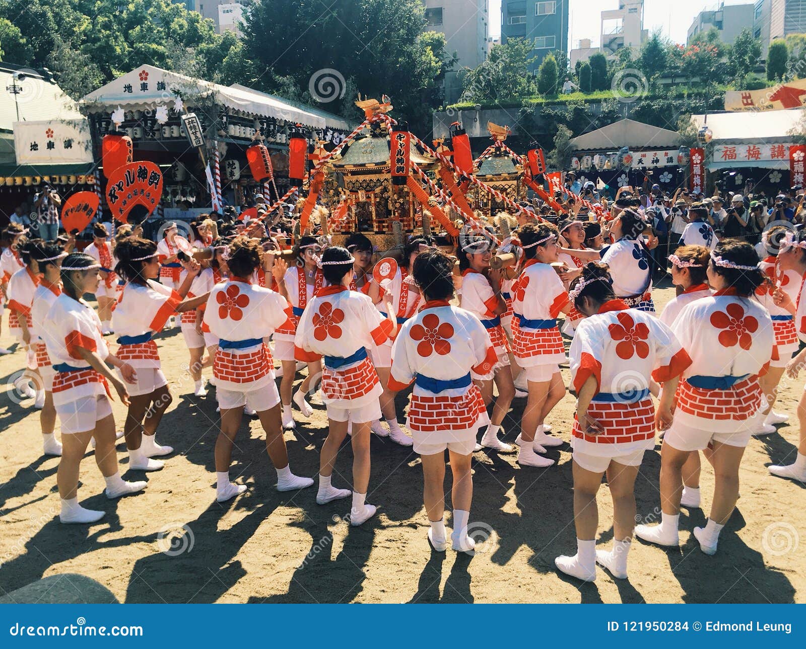 Osaka Japonia, Tenjin Matsuri festiwal, -. Ten festiwal jest wielcy w Osaka bladze historia tysiąc rok Bierze fotografię w Tenjin Matsuri festiwalu przy Tenmangu na 23, Lipiec, 2018