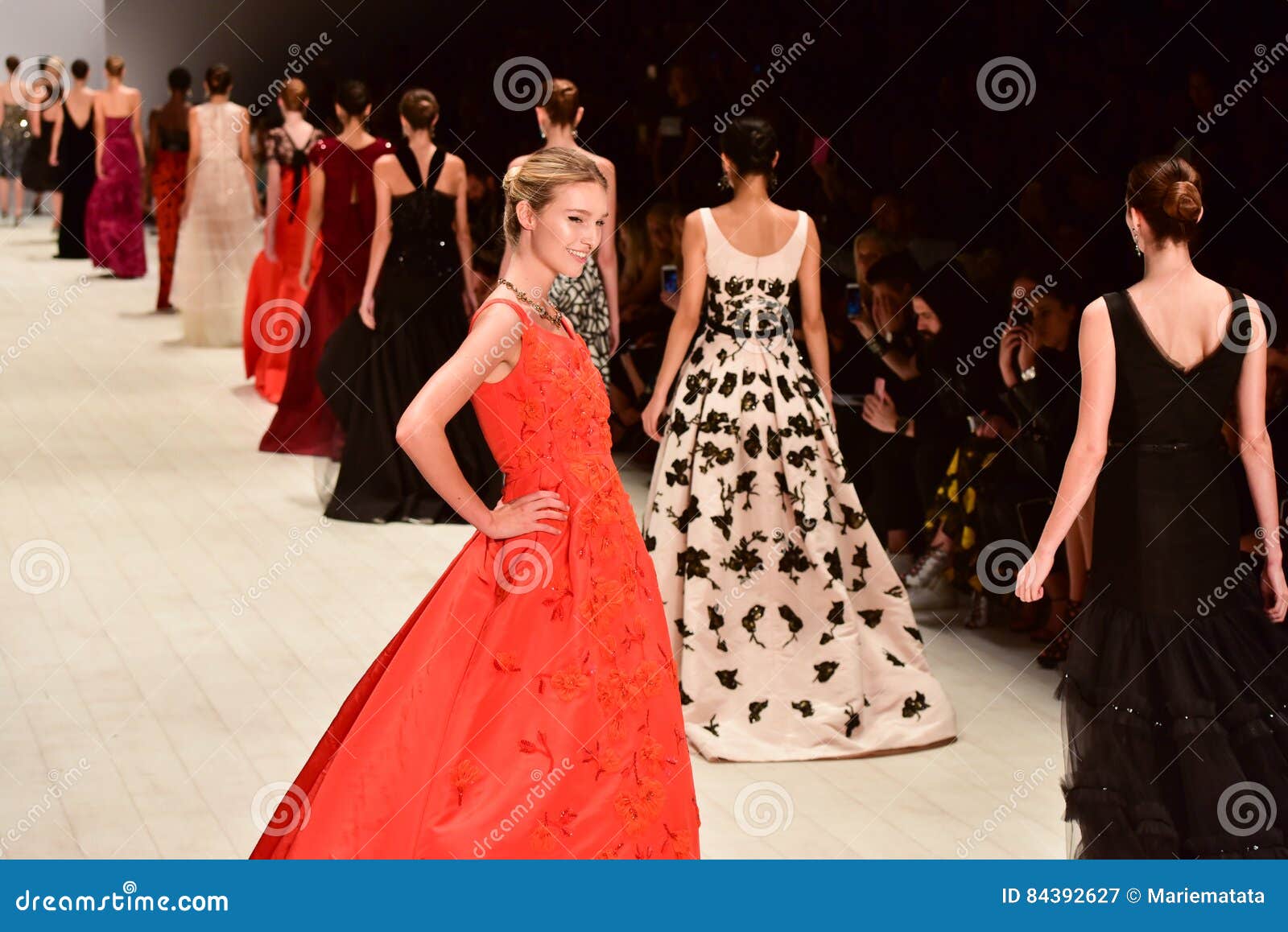 Oscar De La Renta Fashion Show Editorial Photography - Image of model ...