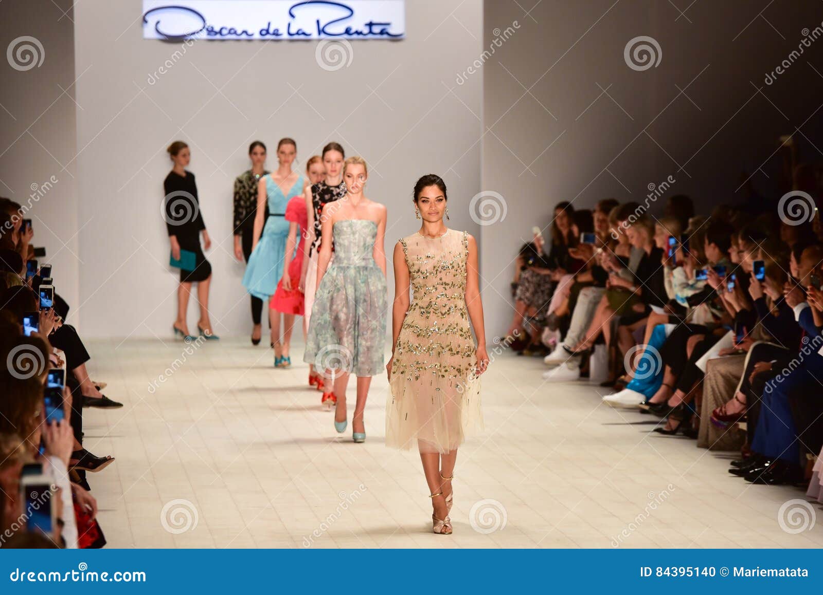 Oscar De La Renta Fashion Show Editorial Image - Image of australia ...