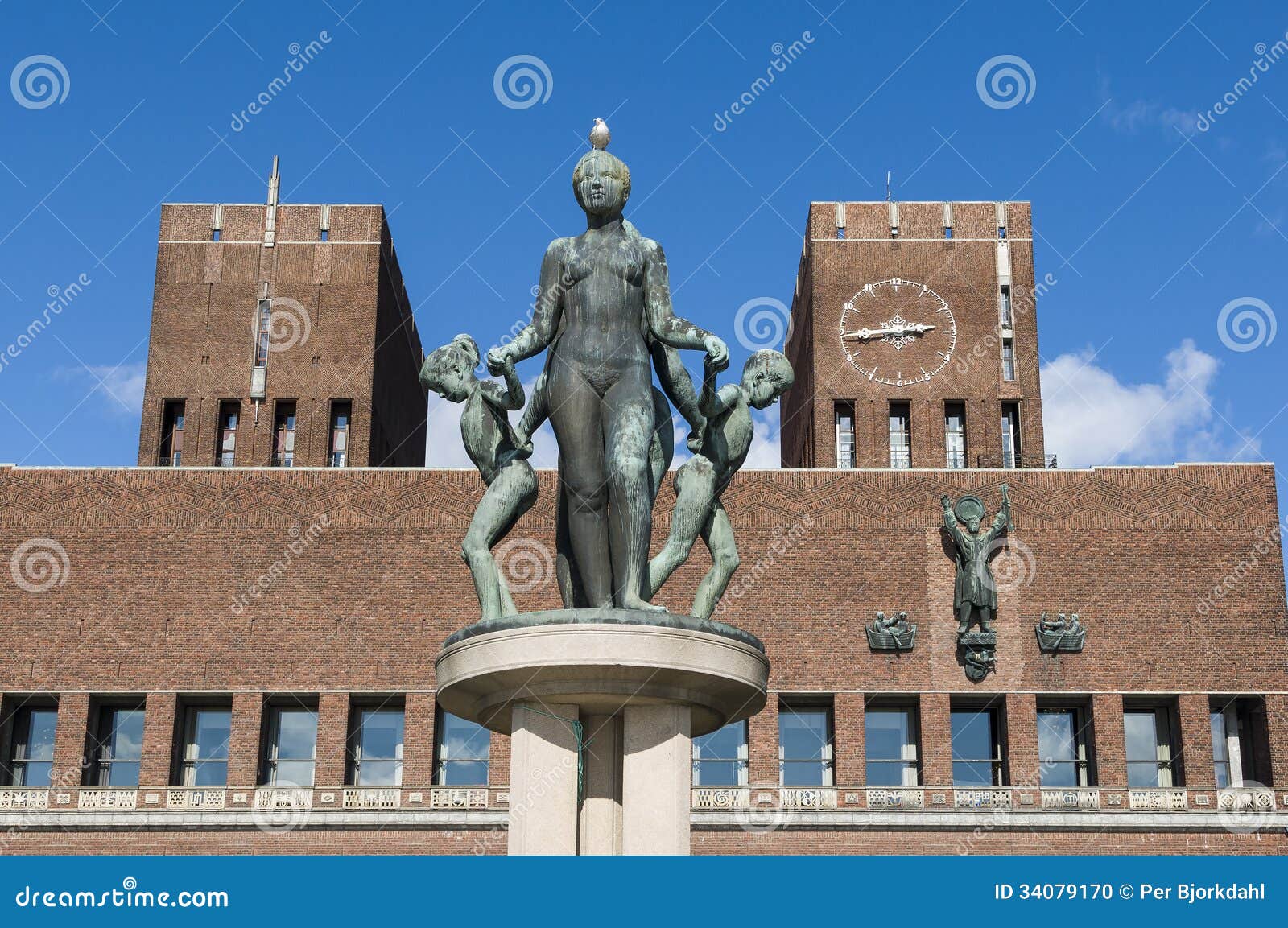 oslo-city-hall-statue-women-children-artist-emil-lie-square-norwegian-rdhusplassen-background-34079170.jpg