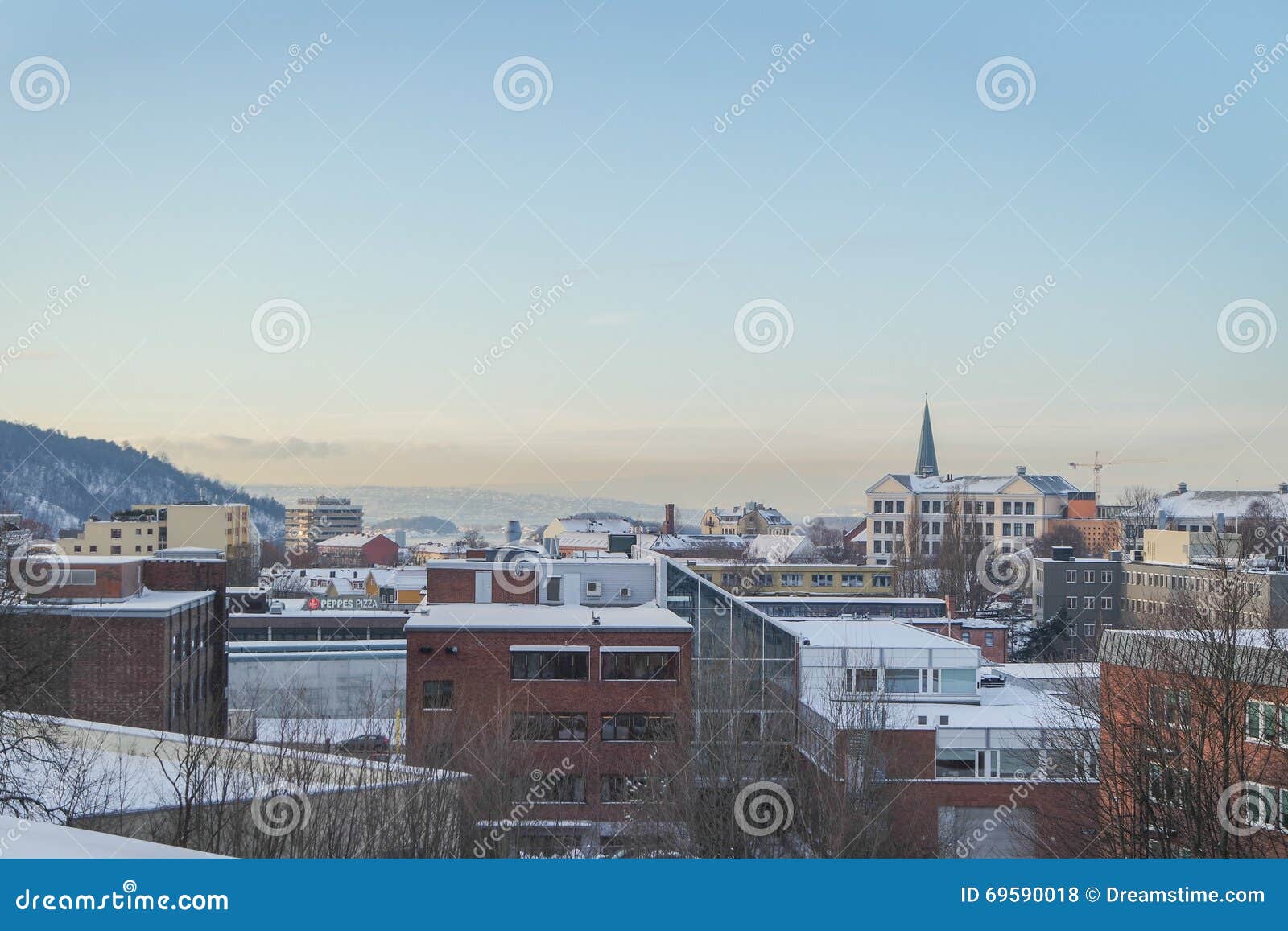 Oslo fjord widok w zimie z budynkiem