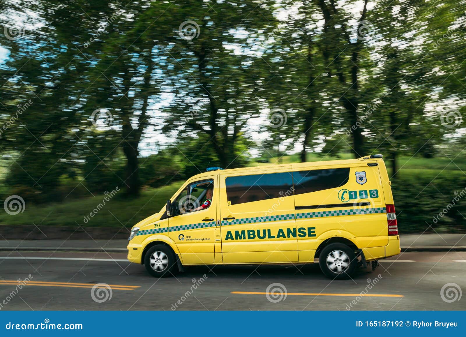 solsikke Monograph indlæg Oslo, Norway. Moving with Siren Emergency Ambulance Reanimation Mercedes  Benz Van Car on Street. Editorial Photography - Image of care, street:  165187192