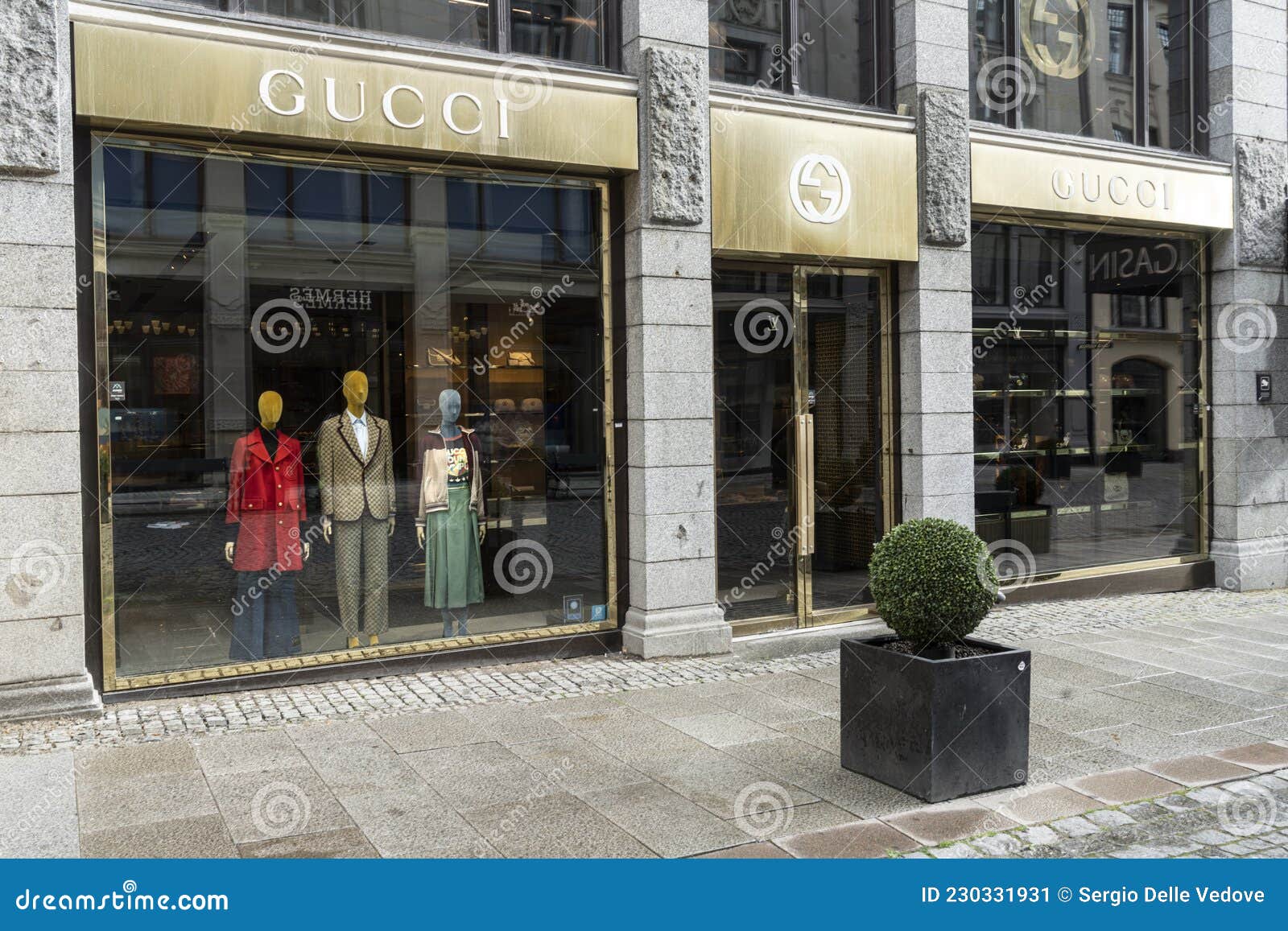 Under ~ lidenskabelig Psykiatri Gucci Brand Shop in Oslo, Norway Editorial Photo - Image of industry,  color: 230331931