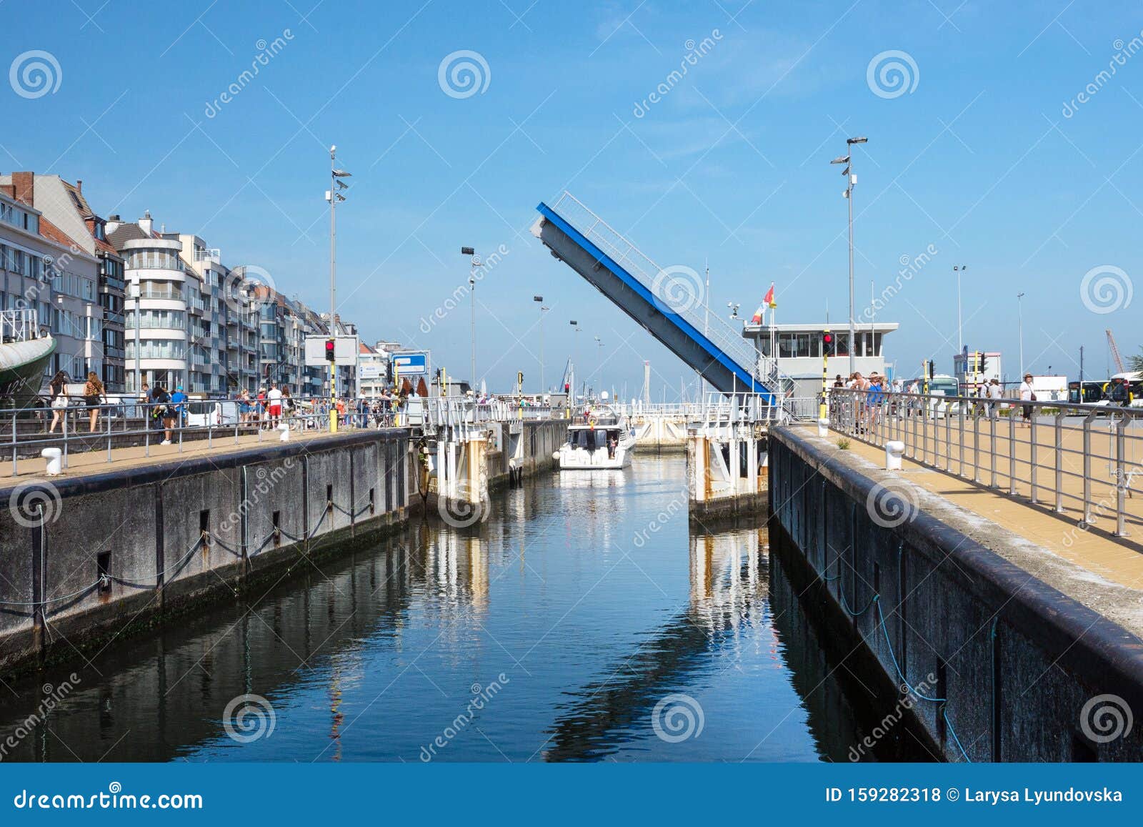 Ostende, Belgique, Août 2019 Canal Et Pont-levis Dans La Ville Belge  D'Ostende Photo stock éditorial - Image du gare, pilier: 159282318