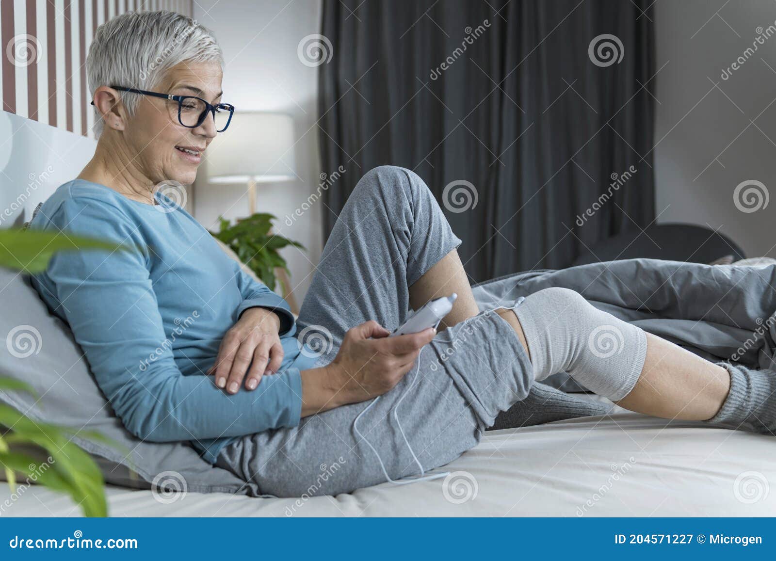 Patient Applying Electrical Stimulation Therapy on Knee Joint. T Stock  Image - Image of pain, equipment: 124785799