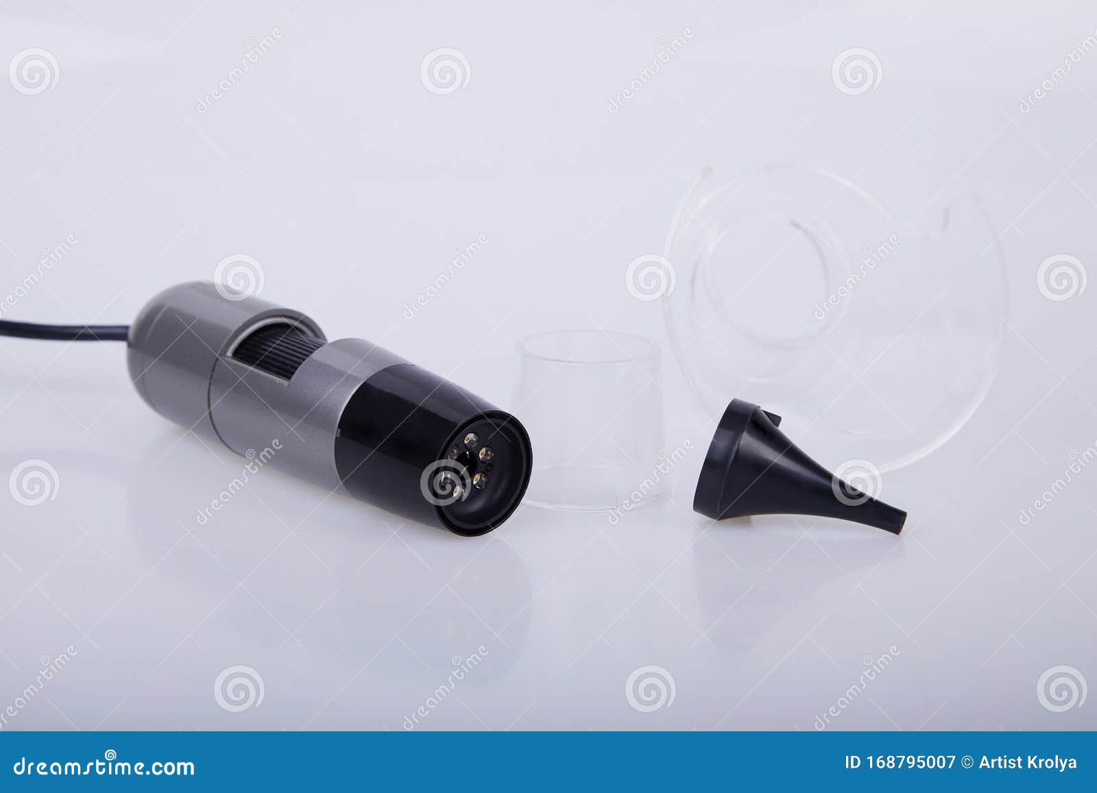 Otoscope Médical Utilisé Par Le Médecin Orl Pour L'examen D'oreille Image  stock - Image du soin, isolement: 168795007