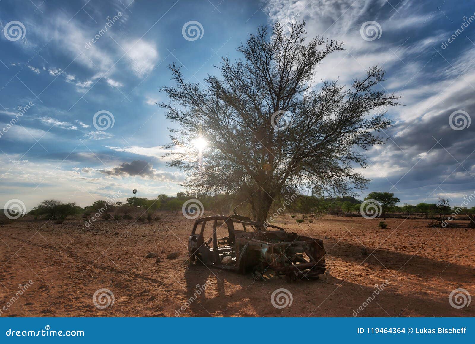 Oud die Rusty Cars in Namib-Woestijn in Januari 2018 wordt genomen. Genomen die in de post van April 2018 in HDR wordt verwerkt