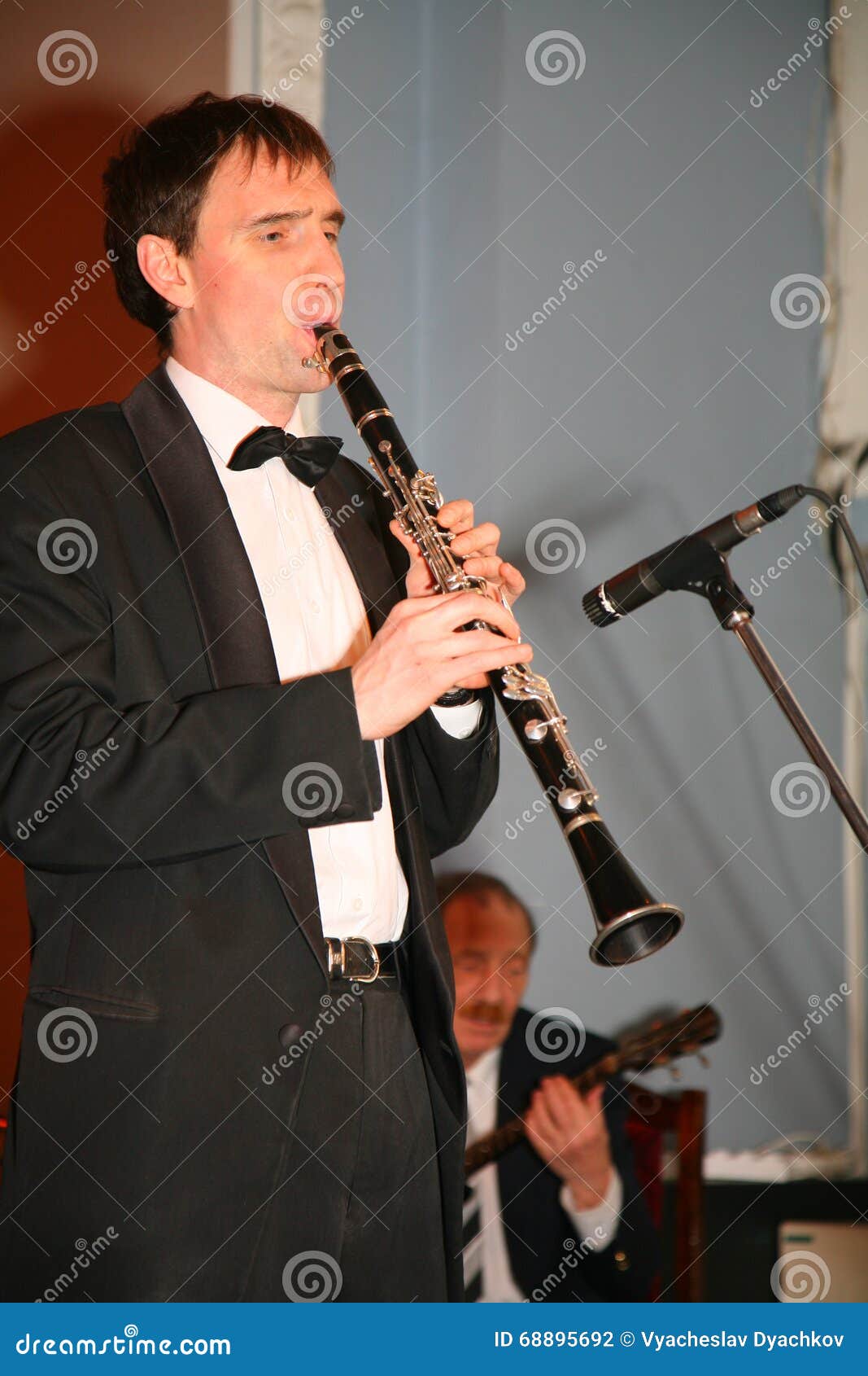 Oud Jazzmen Geeft Aandrijving Redactionele Fotografie Image of tolk