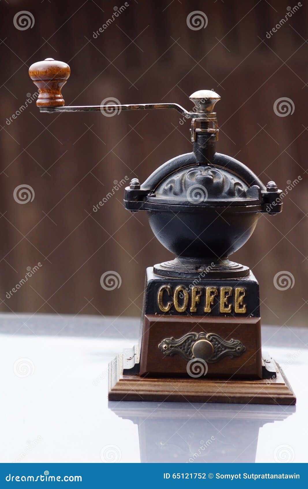 Oud koffiezetapparaat stock Image aardewerk 65121752