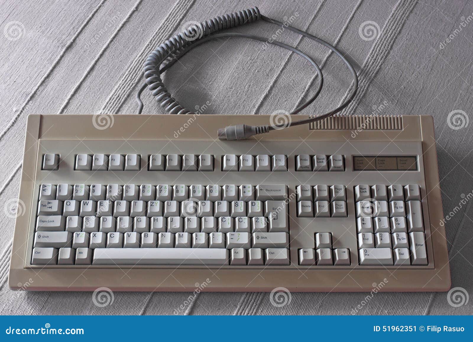Erfenis haspel isolatie Oud toetsenbord stock afbeelding. Image of invoeren, sleutel - 51962351