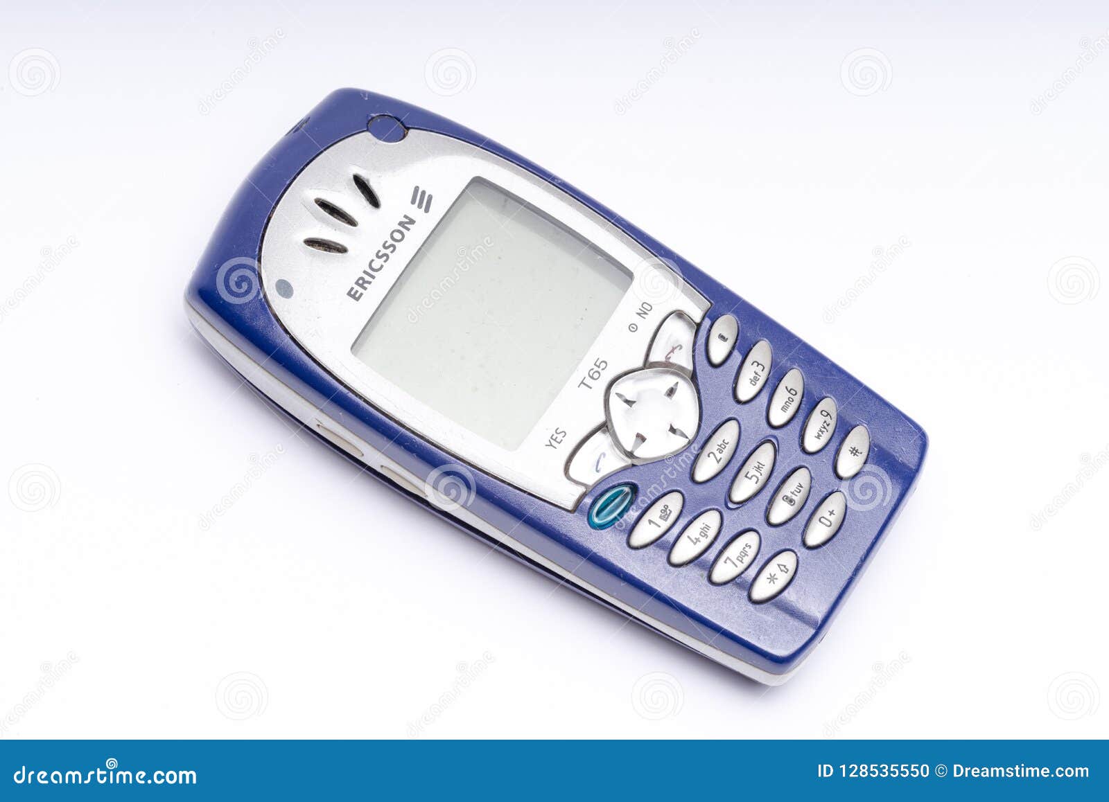 Poort Brawl shuttle Oude Celtelefoon Ericsson, Mobiele Telefoon Redactionele Afbeelding - Image  of sluit, blauw: 128535550