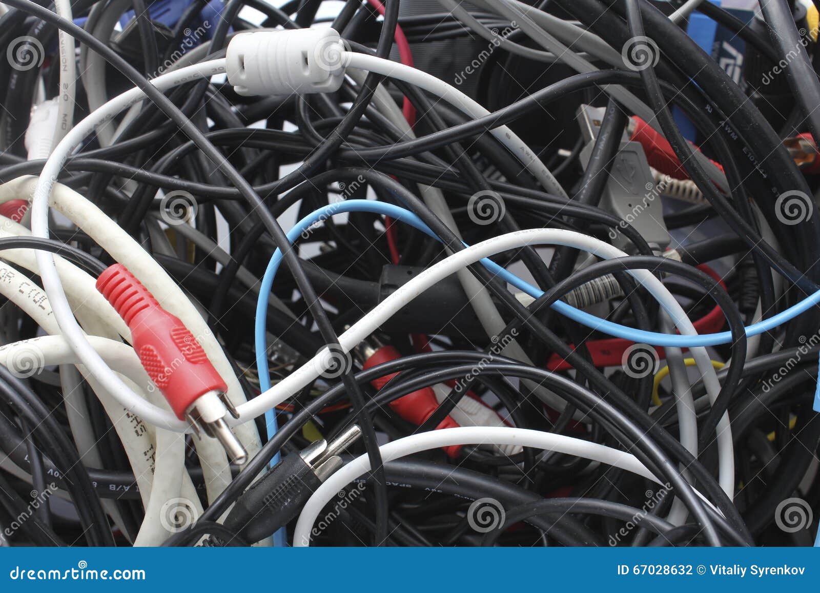 Weekendtas Kom langs om het te weten Pakistaans Oude Draden in Een Hoop De Chaos Van Kabels Stock Foto - Image of draad,  elektriciteit: 67028632