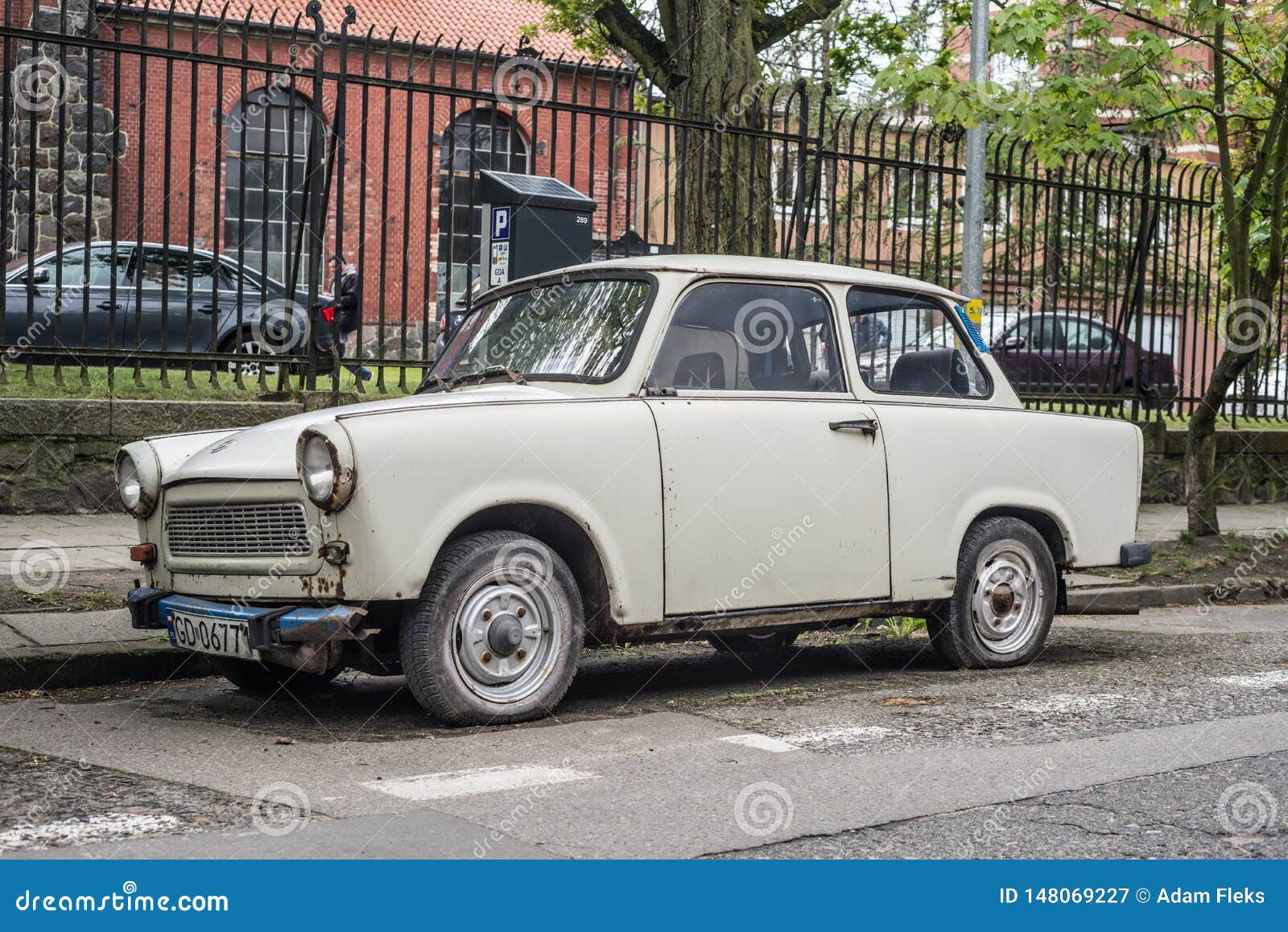 Oude Duitse Communistische Plastic Auto Trabant 601 Redactionele Fotografie - of ebbehout, goedkoop: 148069227