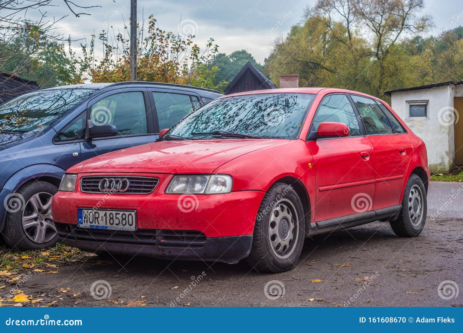 fout schaak paraplu Oude Duitse Rode Auto Audi A3 Redactionele Afbeelding - Image of voorzijde,  najaar: 161608670