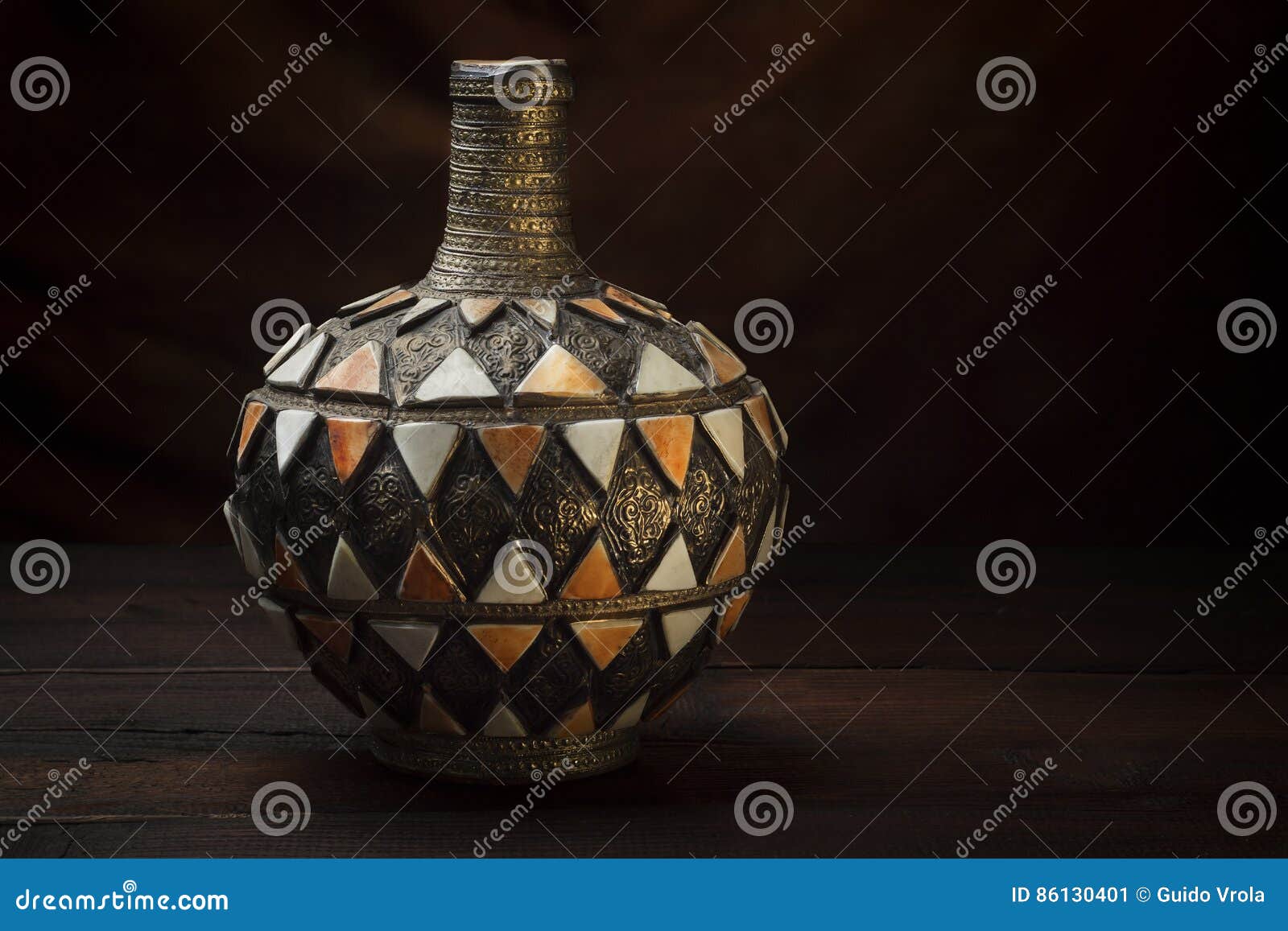 Compliment atleet Kent Oude Marokkaanse vaas stock afbeelding. Image of afrikaans - 86130401