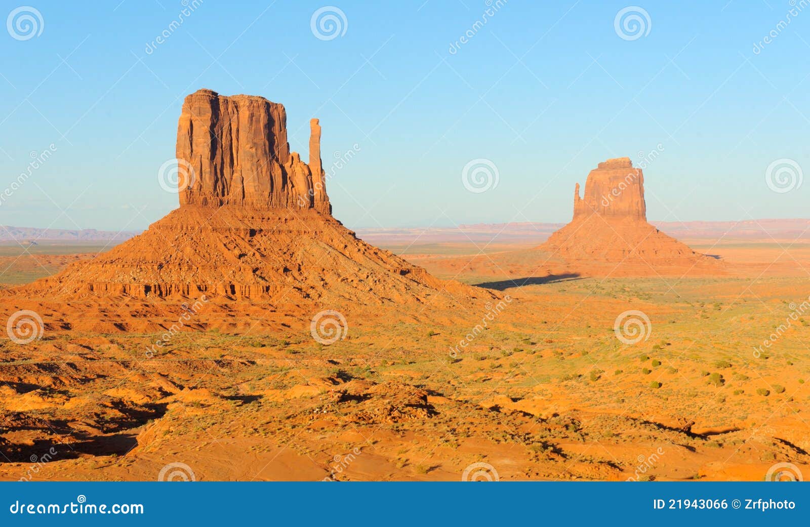 Ouest et buttes est de mitaine à la vallée de monument