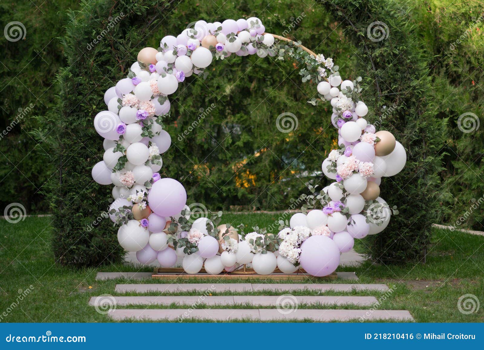 How much does a balloon arch cost? | YTEevents