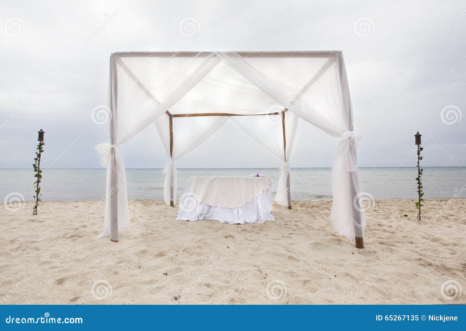 Outdoor Beach Wedding Gazebo Stock Image - Image of ocean, romantic