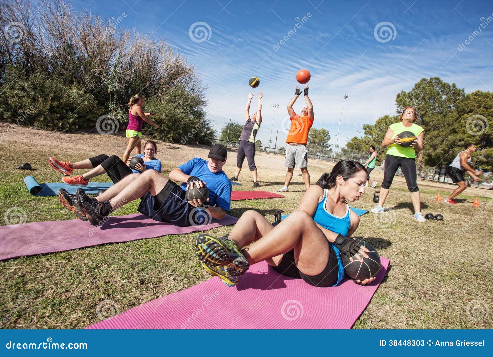 outdoor bootcamp fitness class