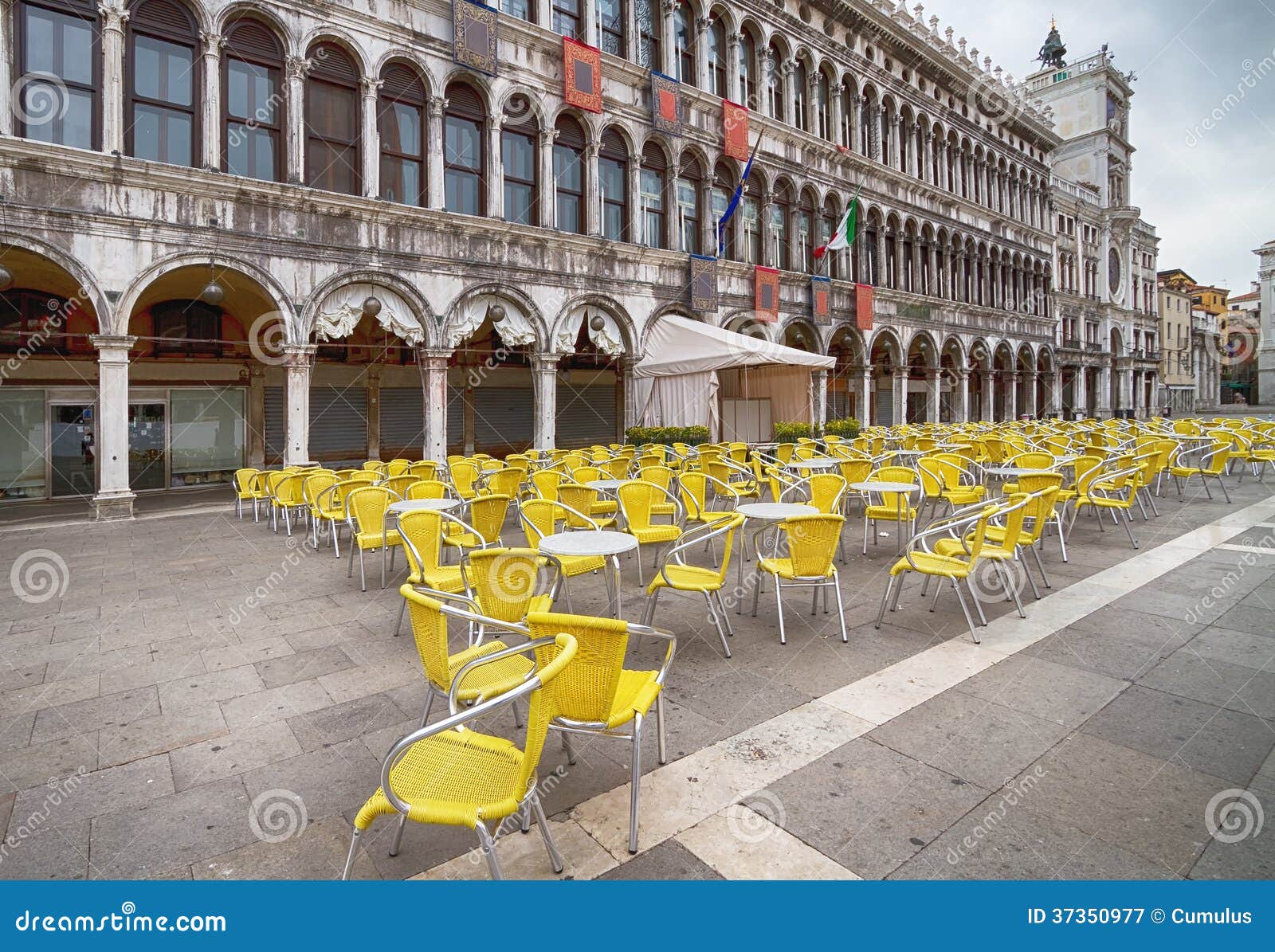 Outdoor cafe in Venice. stock image. Image of italy, chairs 37350977