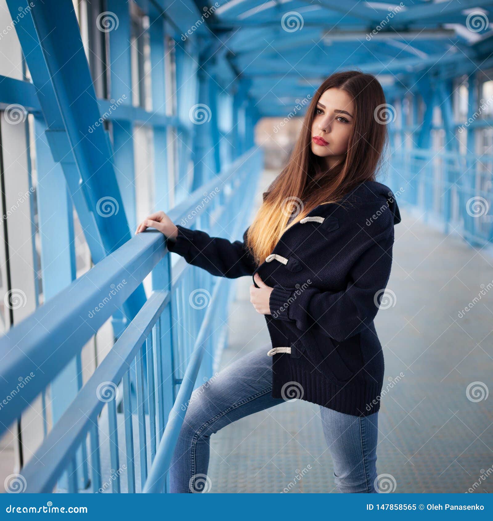 Outdoor Fashion Lifestyle Portrait of Pretty Young Girl, Wearing in ...