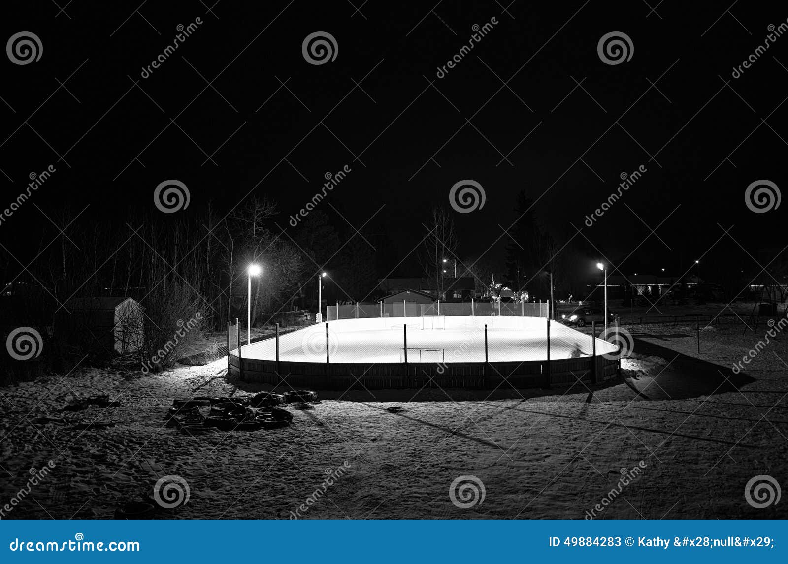 Backyard hockey rink lighting