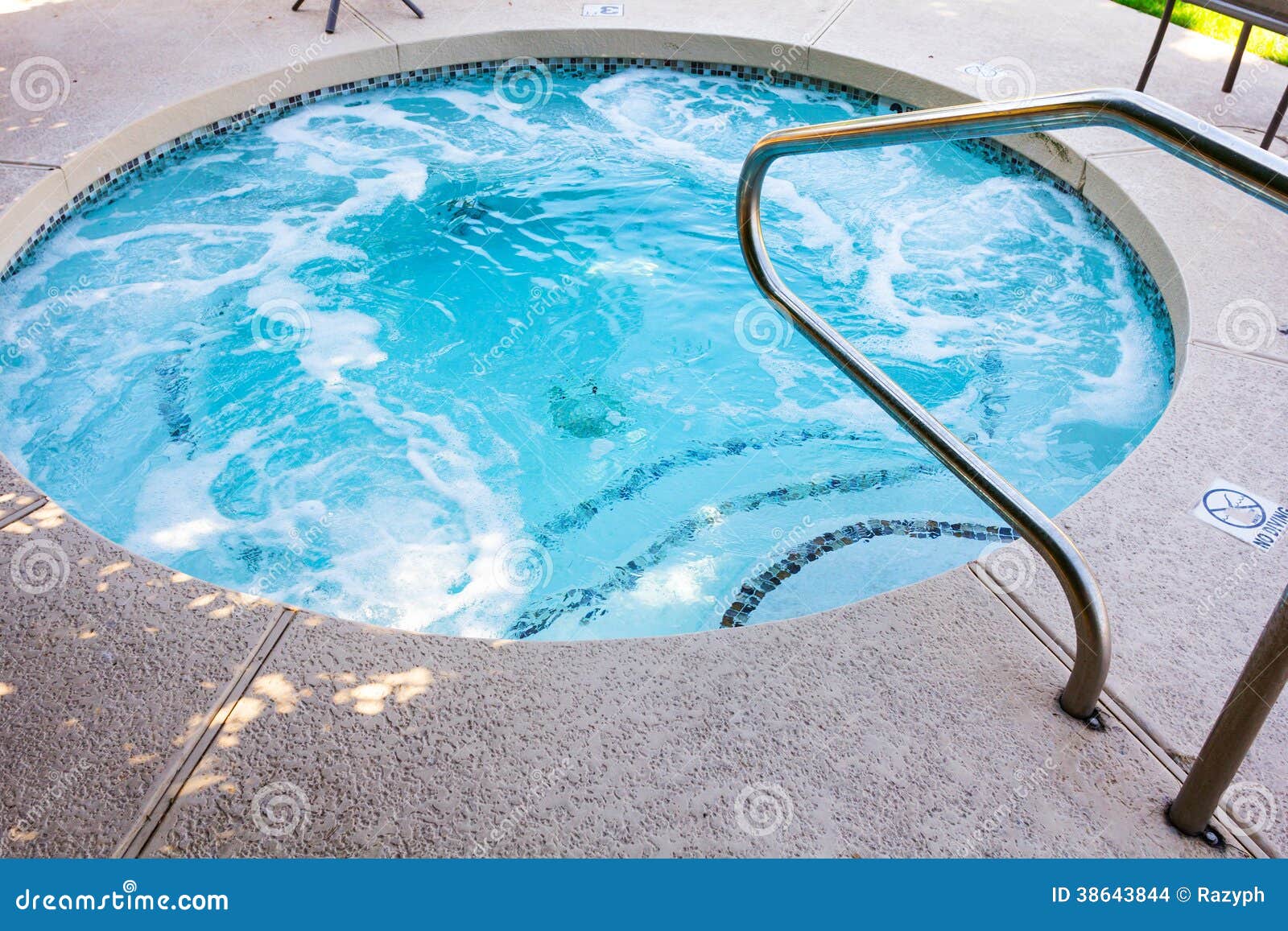 Outdoor jacuzzi bathtub stock photo. Image of sunbath 38643844