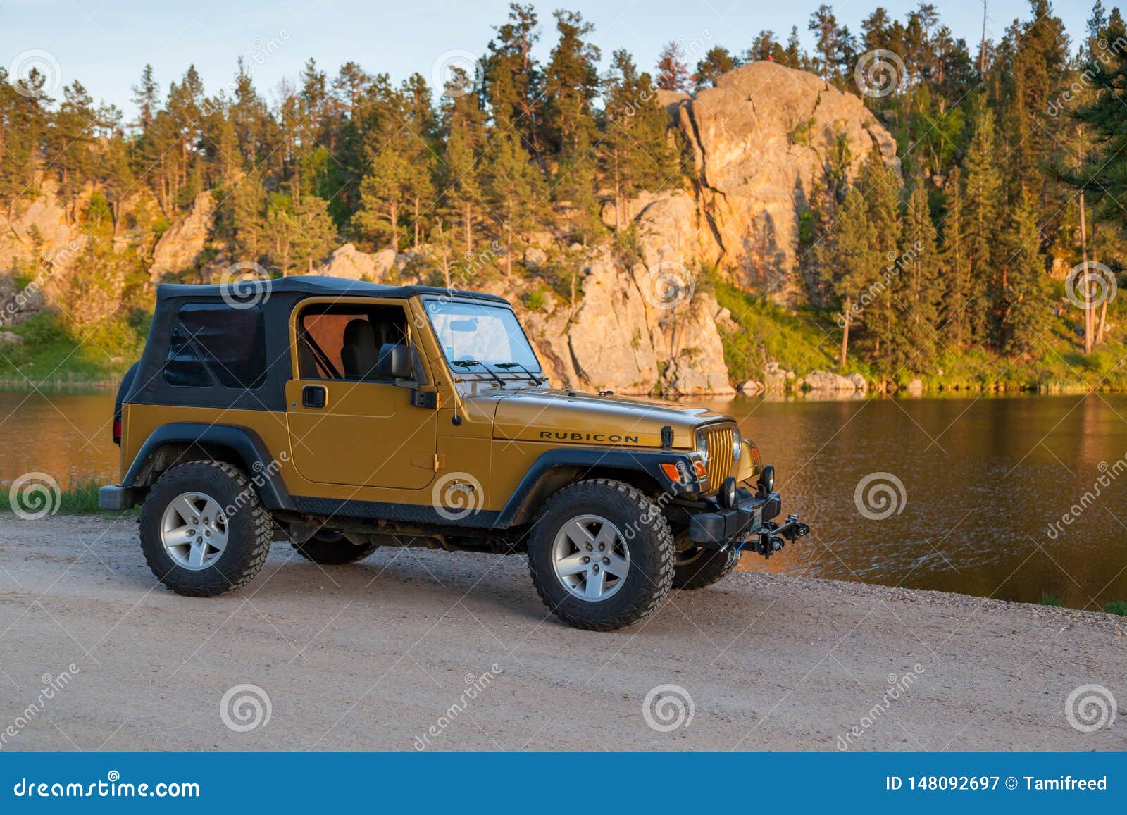 Outdoor Jeep Adventure editorial photography. Image of discover - 148092697