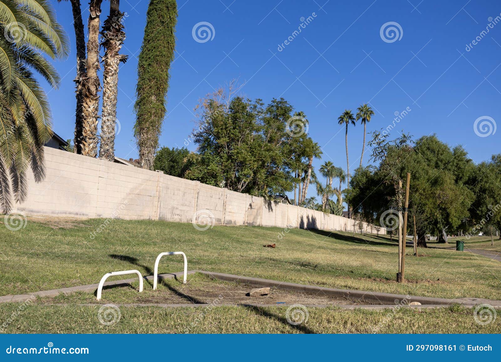 outdoor low rise asymmetrical fitness bars