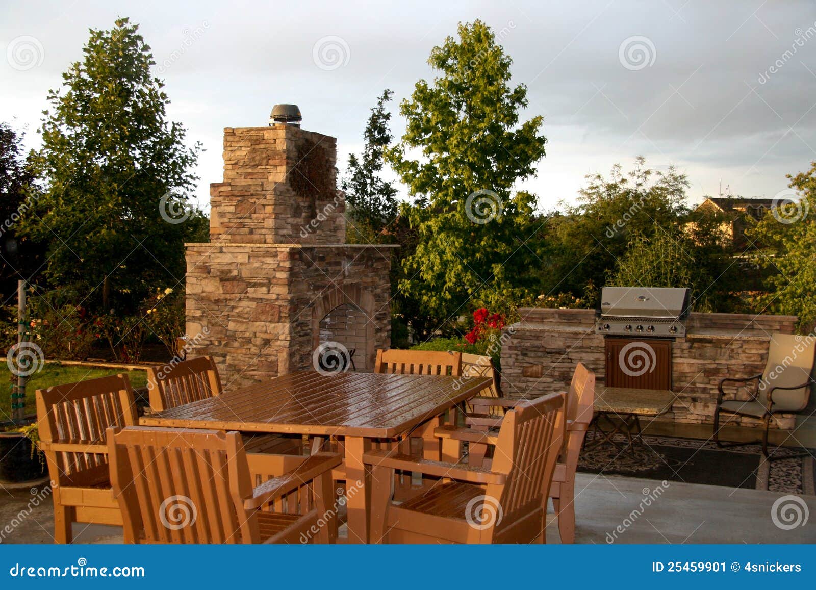 outdoor patio and cooktop