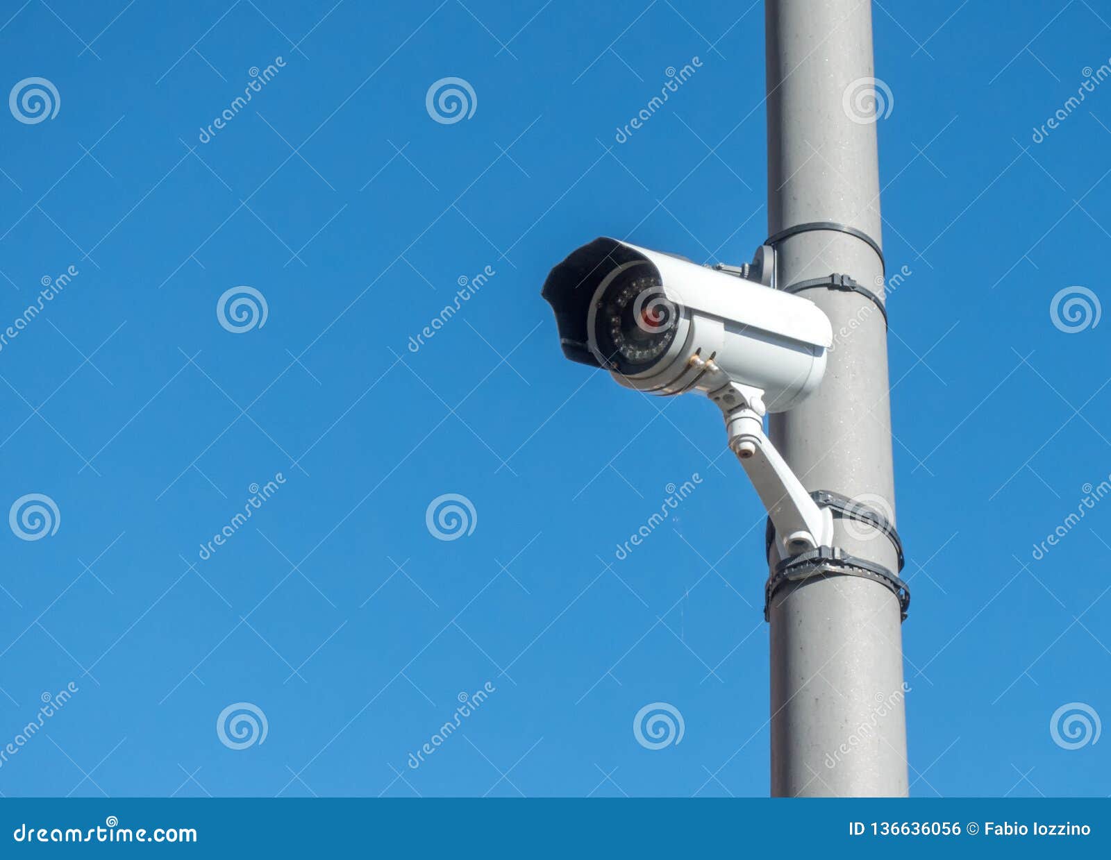 outdoor security camera to keep thieves away