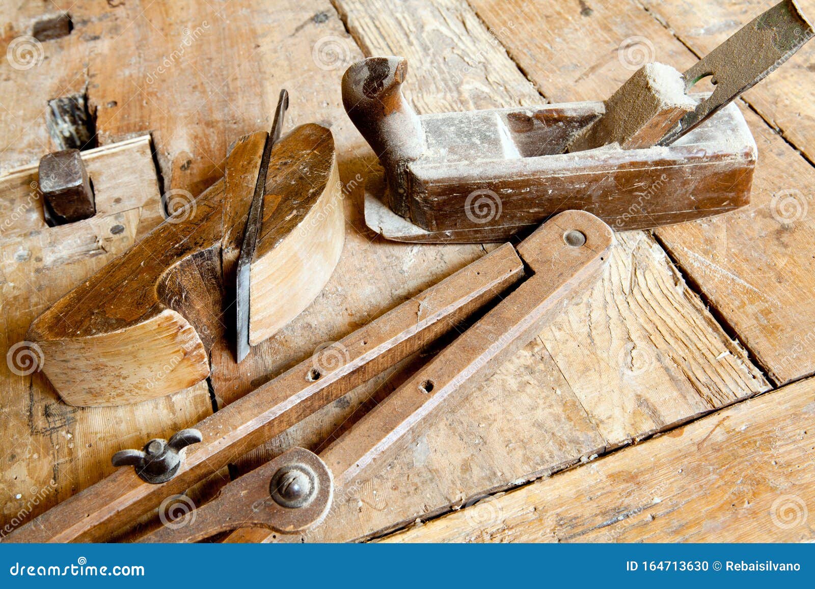 Outils De Charpentier Ancien Photo stock - Image du durée, atelier