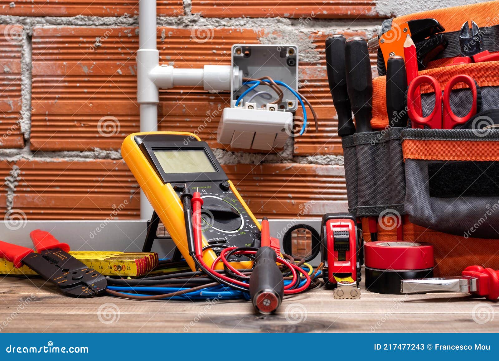 Outils Et équipements De Travail Pour électriciens. électricité Image stock  - Image du matériel, réparation: 217477243