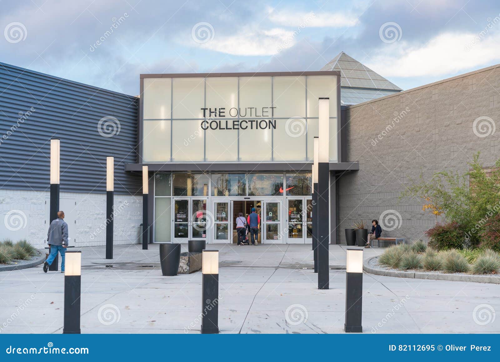 The Outlet Collection Shopping Mall Editorial Image - Image of modern,  purchase: 82112695