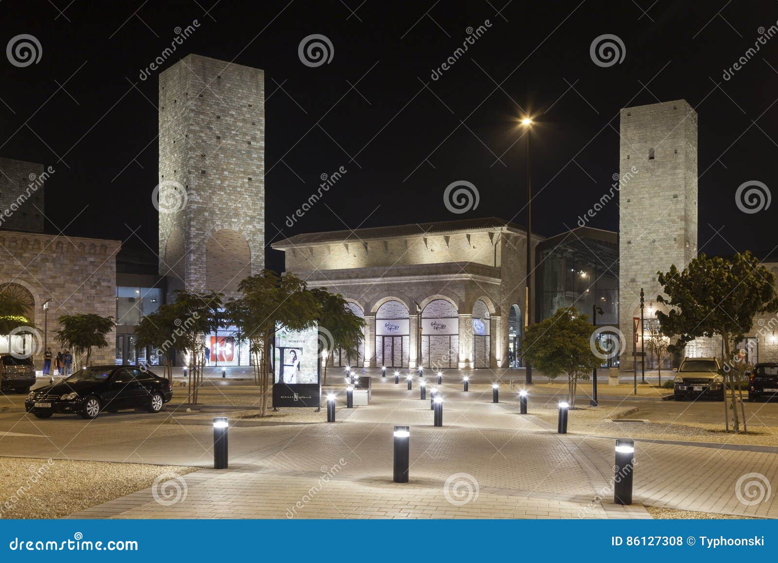 Outlet Village in Dubai editorial stock photo. Image of jebel - 86127308