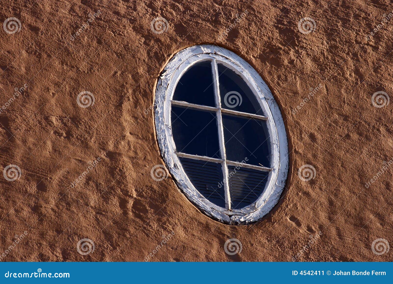 Ovales Fenster stockbild. Bild von mall, reflect, ellipse