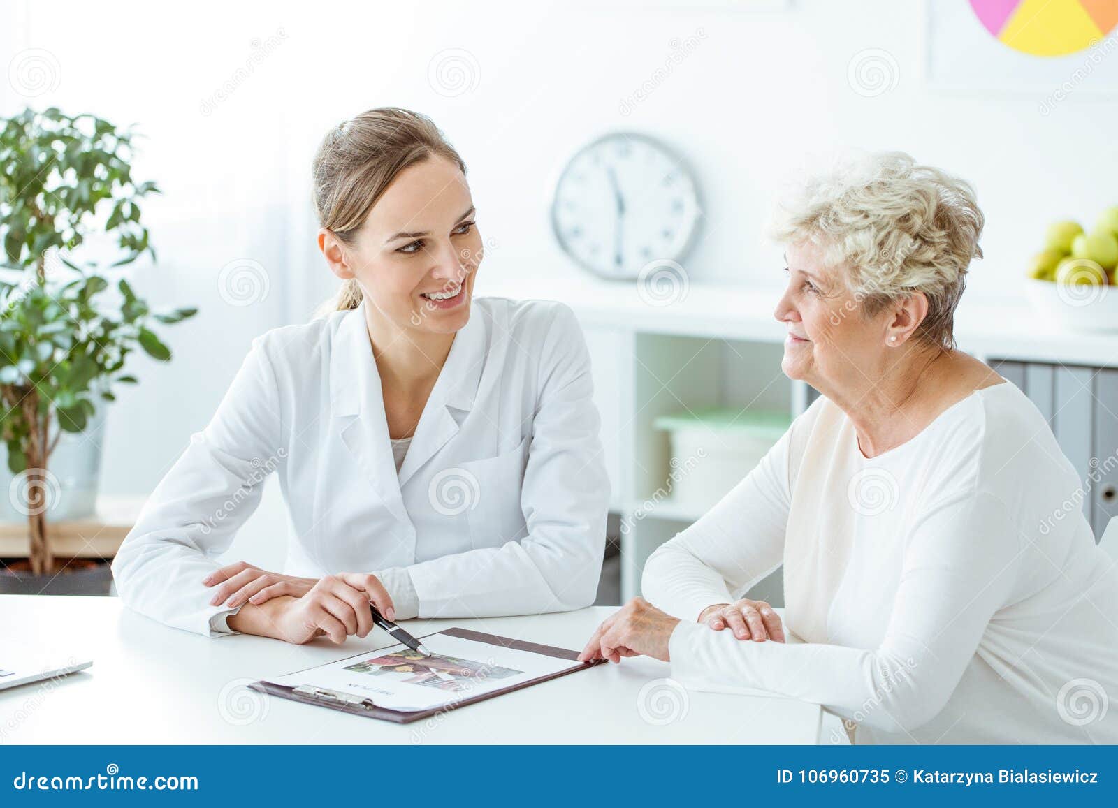 overweight woman consulting with nutritionist