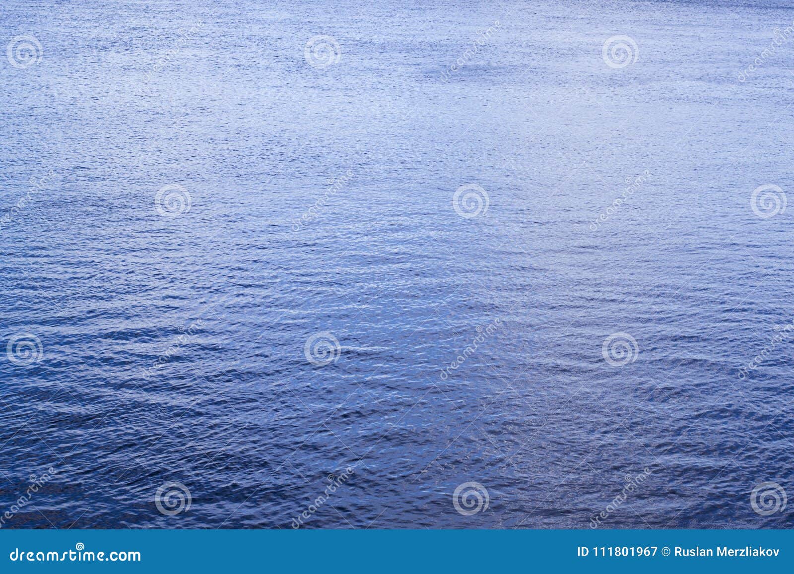 Blauw water tijdens overzeese rust op de gehele kaderclose-up voor achtergrond