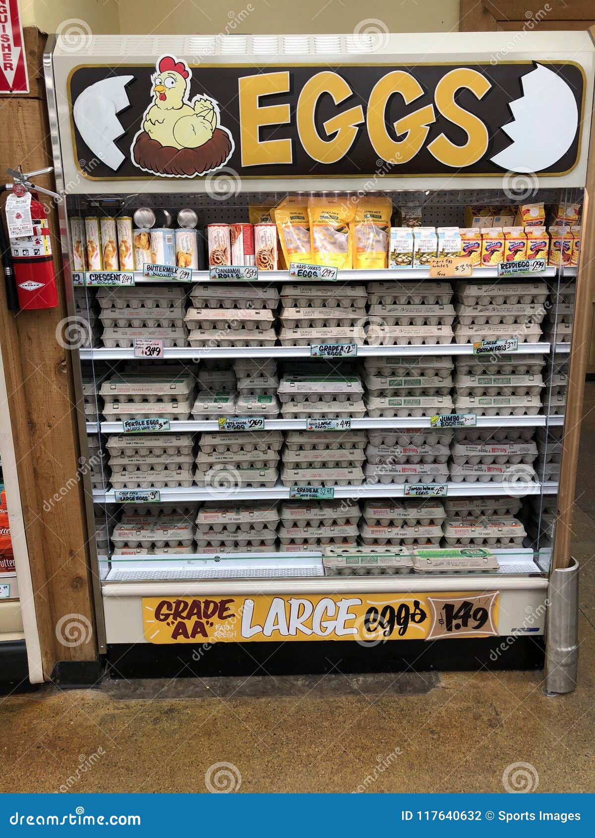 Ovos Da Galinha Em Prateleiras Do Supermercado Fotografia Editorial