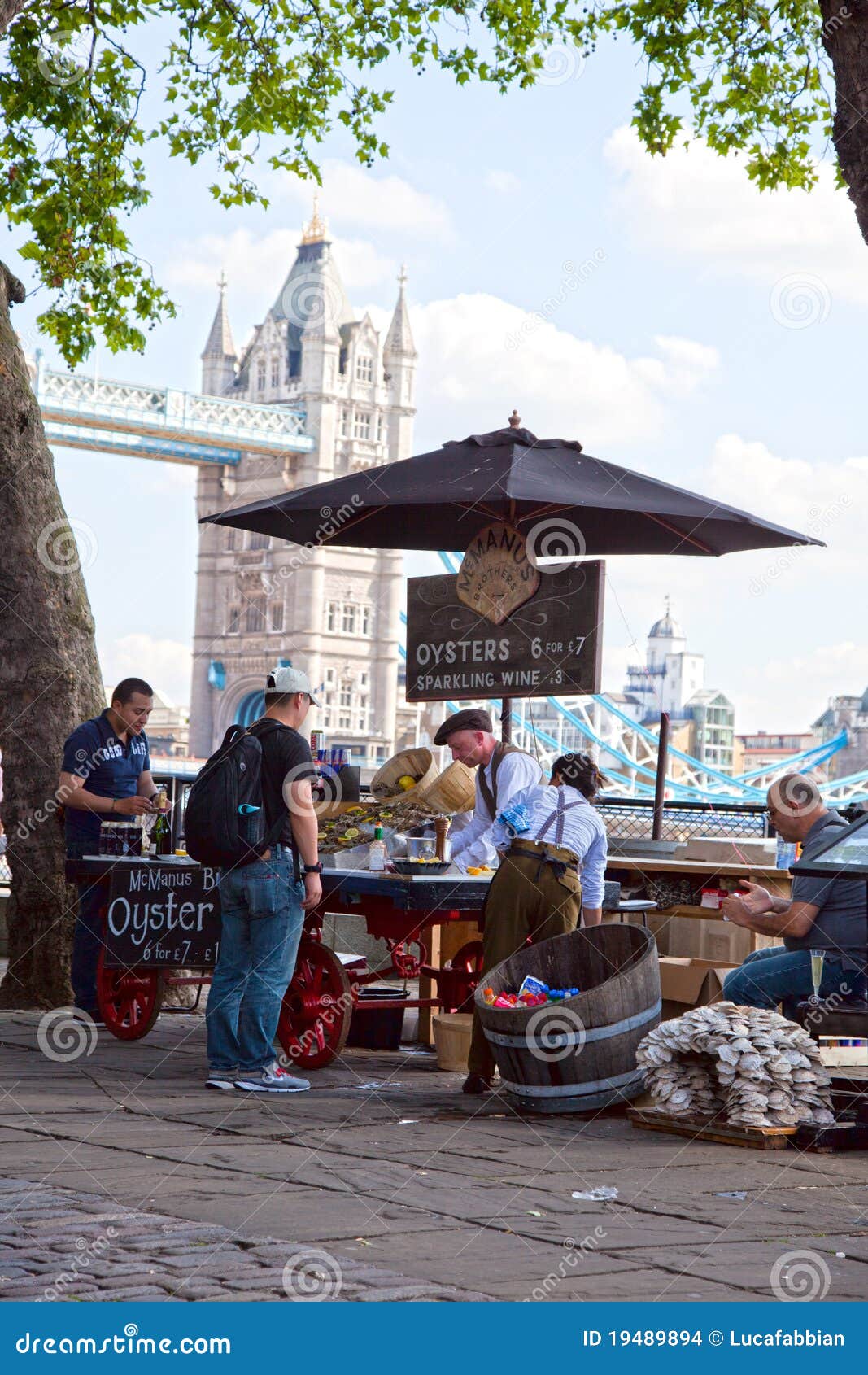 Oyster vendor in London editorial stock image. Image of london 19489894